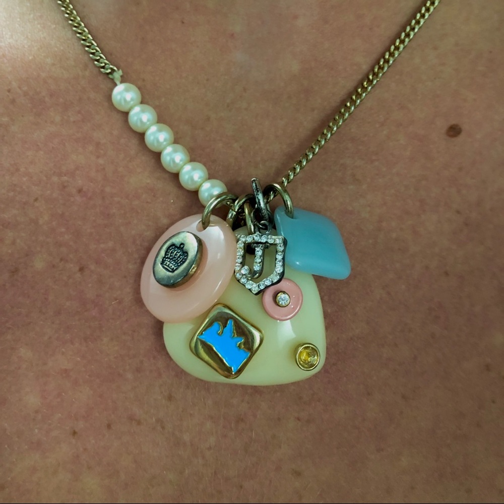 JUICY COUTURE - PEARL AND CRYSTAL NECKLACE!
